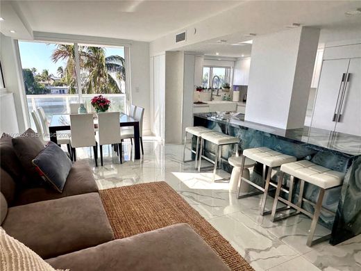 Residential complexes in Miami Beach, Miami-Dade