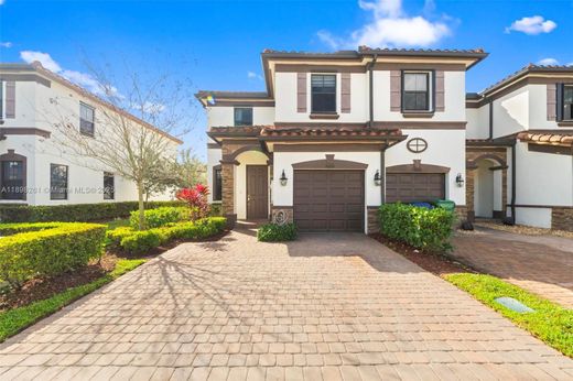 타운 하우스 / Hialeah, Miami-Dade County