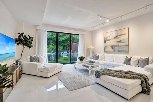 Residential complexes in Fort Lauderdale, Broward County