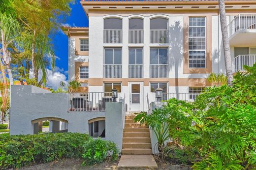 Residential complexes in Boca Raton, Palm Beach