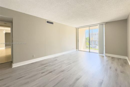 Complesso residenziale a Hallandale Beach, Broward County