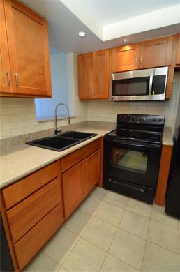 Residential complexes in North Miami Beach, Miami-Dade