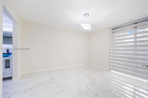 Complesso residenziale a Hialeah Gardens, Miami-Dade County