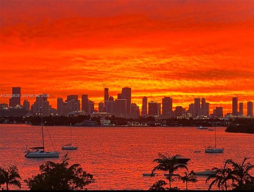 Residential complexes in Miami Beach, Miami-Dade