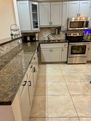Residential complexes in Hollywood, Broward County