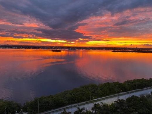 Wohnkomplexe in Palm Beach Shores, Palm Beach County