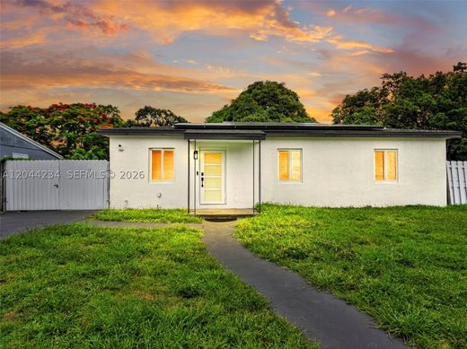 Villa in Opa-locka North  (historical), Miami-Dade