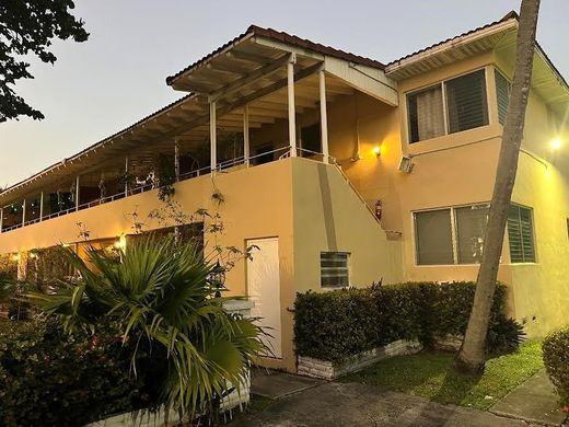 Wohnkomplexe in Bal Harbour, Miami-Dade County