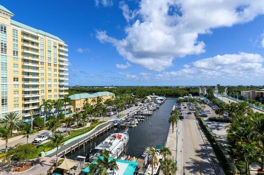 Residential complexes in Boynton Beach, Palm Beach