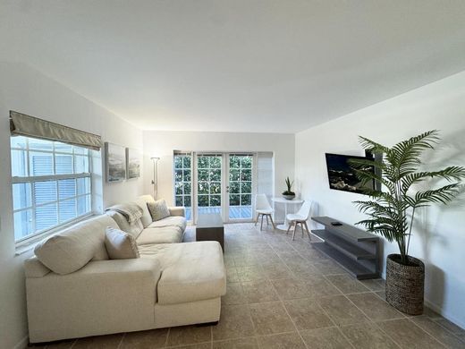 Residential complexes in Palm Beach, Florida