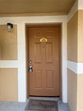 Residential complexes in Pembroke Pines, Broward County