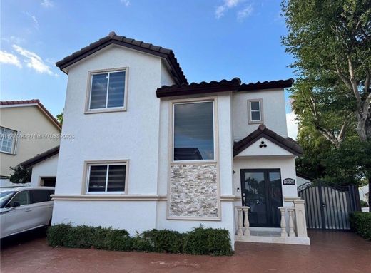 Villa in Miami Terrace Mobile Home, Miami-Dade County