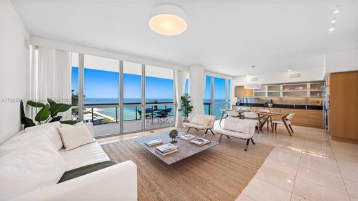 Residential complexes in Miami Beach, Miami-Dade