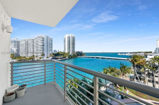 Residential complexes in Miami Beach, Miami-Dade