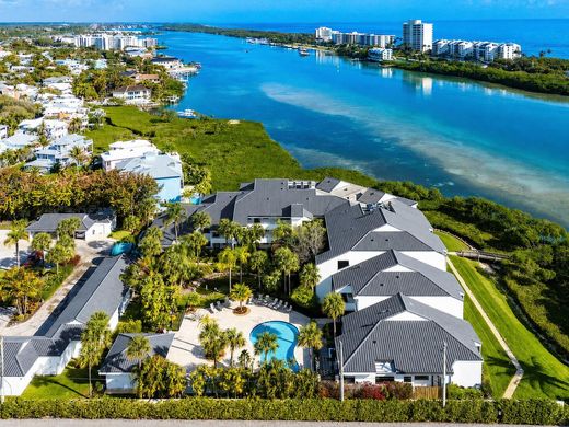 Residential complexes in Tequesta, Palm Beach