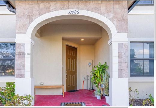 Αστικό ακίνητο σε Hialeah, Miami-Dade County