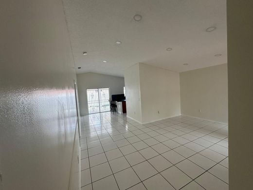 Villa in Hialeah Gardens, Miami-Dade