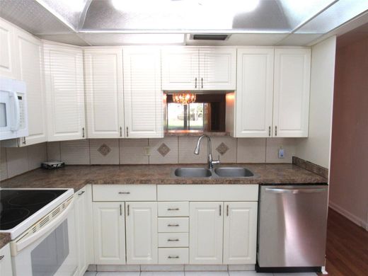 Residential complexes in Coconut Creek, Broward County