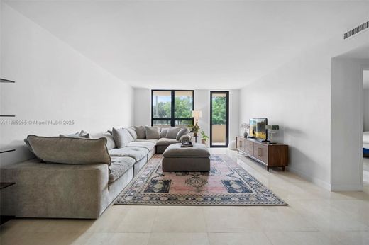 Bal Harbour, Miami-Dade Countyのアパートメント・コンプレックス