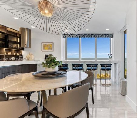 Key Biscayne, Miami-Dade Countyのアパートメント・コンプレックス