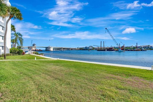 Residential complexes in Jupiter, Palm Beach