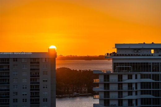 Residential complexes in Miami Beach, Miami-Dade
