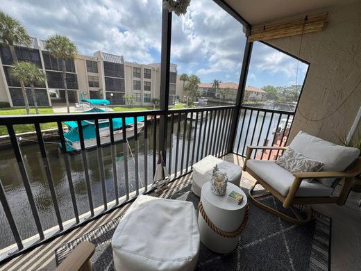 Residential complexes in Boca Raton, Palm Beach