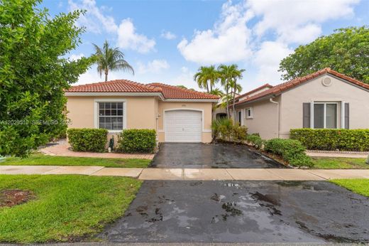 Villa - Pembroke Pines, Broward County