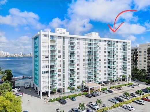 Residential complexes in North Miami Beach, Miami-Dade