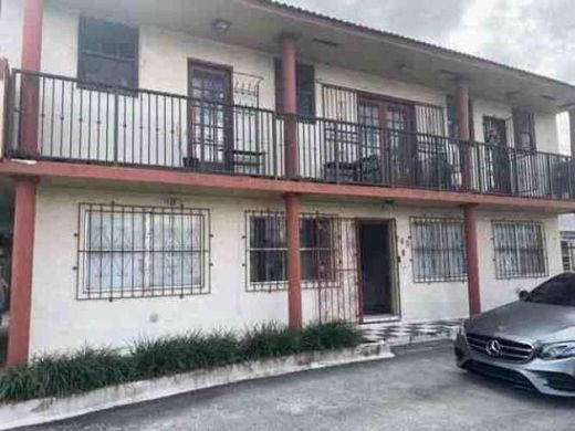 Villa in Hialeah, Miami-Dade County