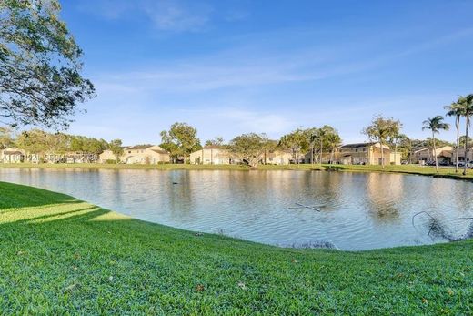Residential complexes in Pembroke Pines, Broward County
