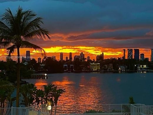 Residential complexes in Miami Beach, Miami-Dade