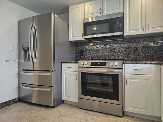 Residential complexes in Miami, Miami-Dade