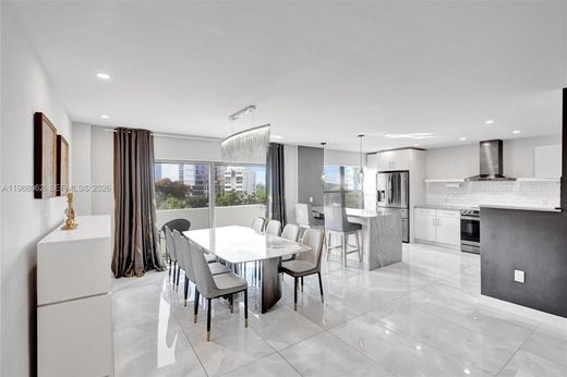 Residential complexes in Bay Harbor Islands, Miami-Dade