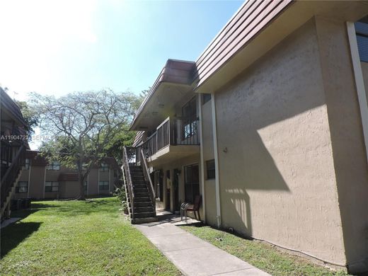 ‏בניין ב  מיאמי, Miami-Dade County