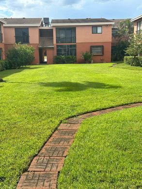 Residential complexes in Boca Raton, Palm Beach
