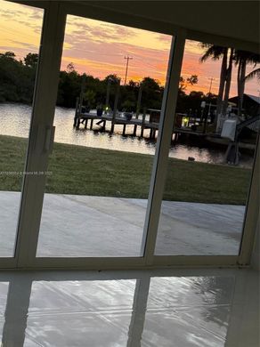 Βίλα σε Cape Coral, Lee County