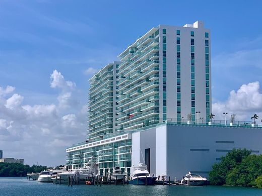 Sunny Isles Beach, Miami-Dade Countyのアパートメント・コンプレックス