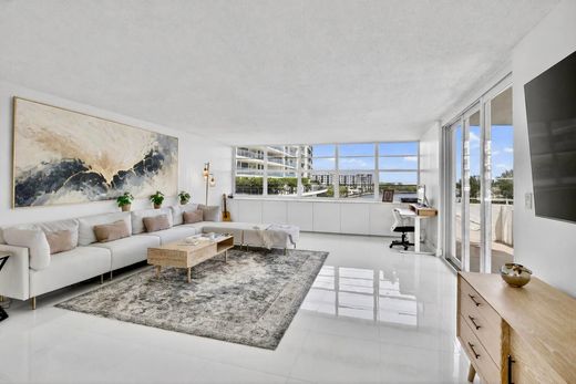 Residential complexes in Fort Lauderdale, Broward County