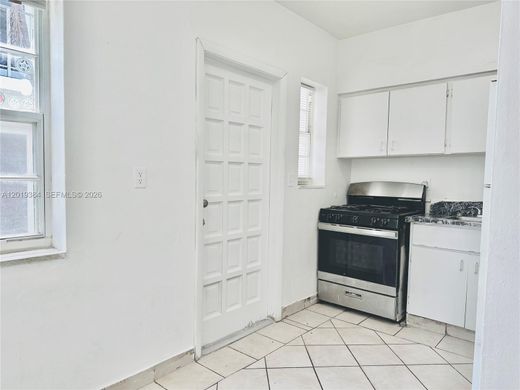 Residential complexes in Miami Beach, Miami-Dade