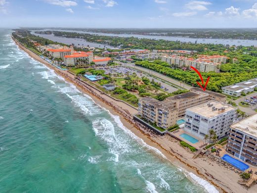 Residential complexes in South Palm Beach, Palm Beach