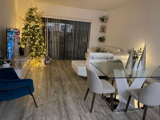 Complesso residenziale a Doral, Miami-Dade County