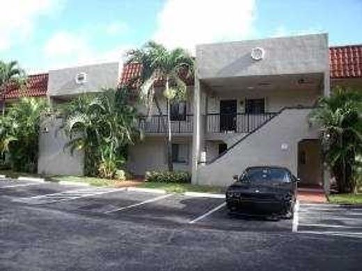 Residential complexes in Boca Raton, Palm Beach