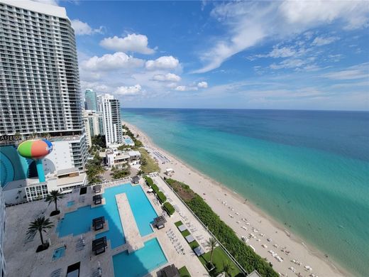 Residential complexes in Hallandale, Broward County