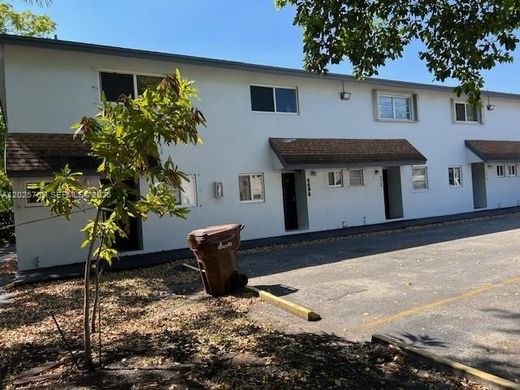 Townhouse in Hialeah, Miami-Dade