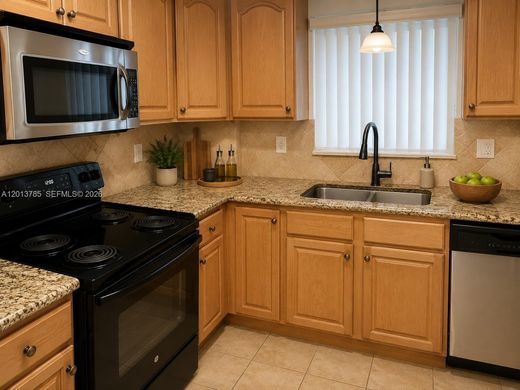 Residential complexes in Hallandale, Broward County