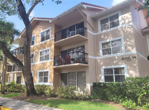 Residential complexes in Coral Springs, Broward County