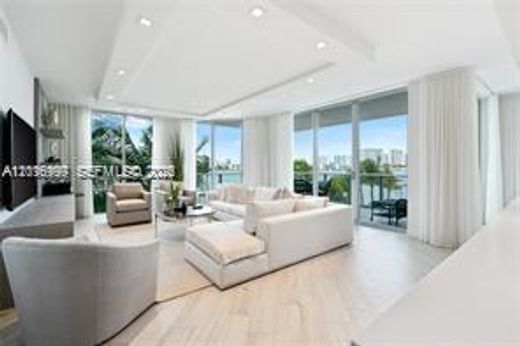 Residential complexes in North Miami Beach, Miami-Dade
