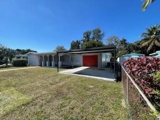 Villa in Opa-locka North  (historical), Miami-Dade