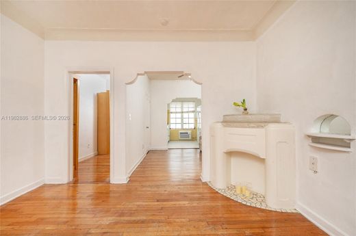 Residential complexes in Miami Beach, Miami-Dade